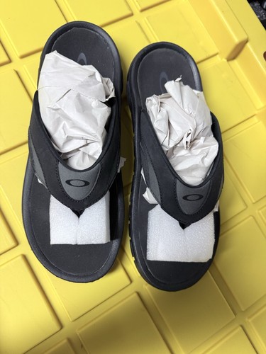 Oakley flip flops - oakley, black