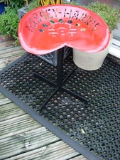 VINTAGE MASSEY HARRIS TRACTOR SEAT STOOL COLLECTABLES PUB BAR