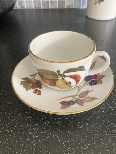 Royal worcester evesham cup - worcester,