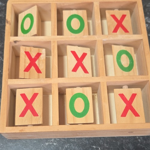 Wooden tic tac toe noughts - wooden,