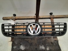 VOLKSWAGEN POLO 9N3 Grille