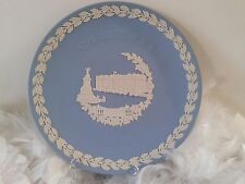 Wedgwood blue Jasperware CHRISTMAS series plate #11 with Buckingha Place (1979)