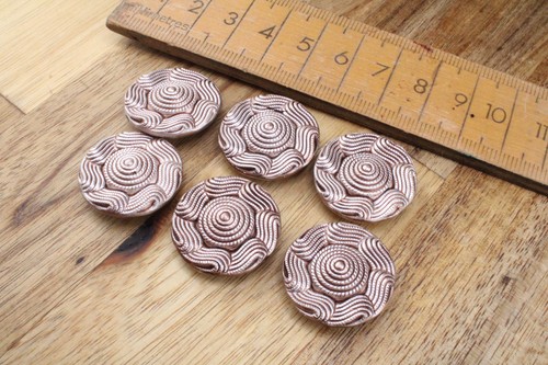Vintage round pressed metal - 6x,