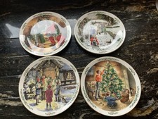 Set 4 Royal Doulton Christmas Plates 89-92