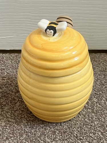 Ceramic beehive shaped honey - shaped,