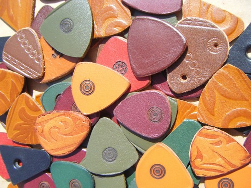 Leather plectrums for ukulele - plectrums,