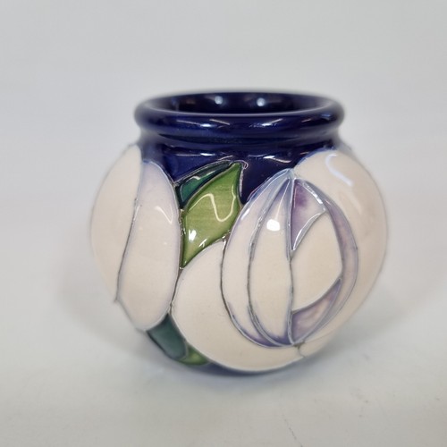 Moorcroft pottery white - white, rose