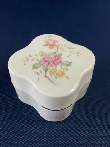 Vintage royal doulton fine - royal,