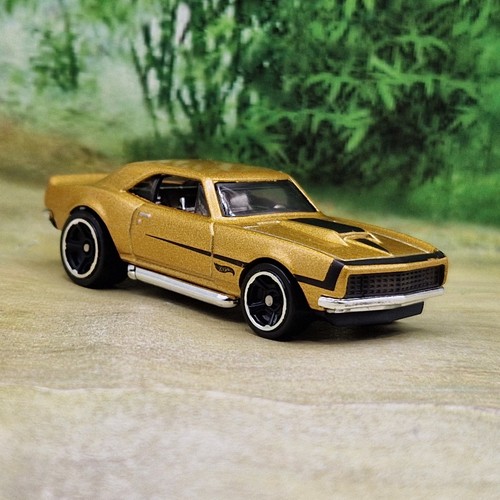 Hot wheels camaro diecast - '67,