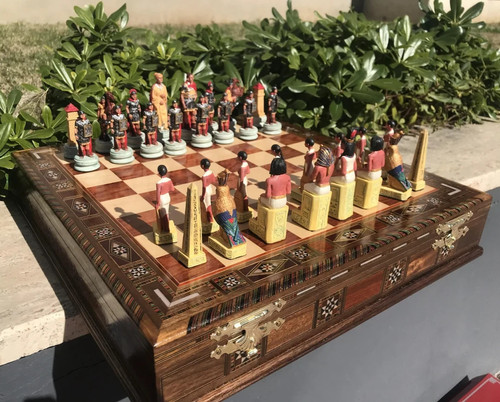 Chess set with storage 100 - with, 100%