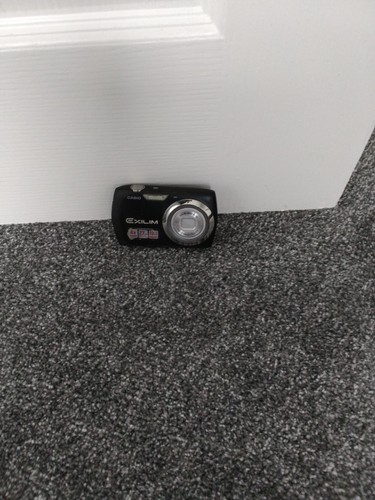 Black casio exilim compact - black,