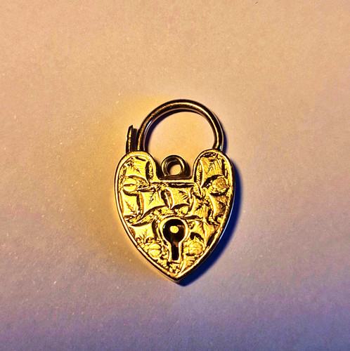 Vintage hand engraved 9ct - engraved,