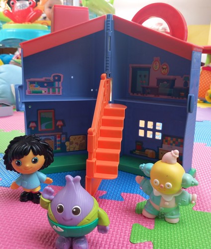 Moon and house playset - house,