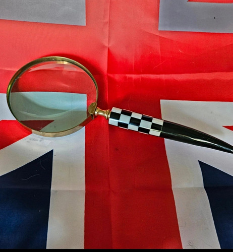 Handheld magnifying glass - handheld,
