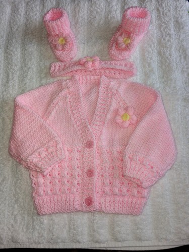 Months hand knitted - to,