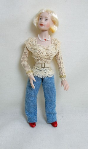 Dolls house miniature - dolls,