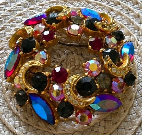 Sphinx statement wreath - statement,