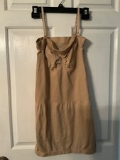 🌸 Ladies beige dress slip