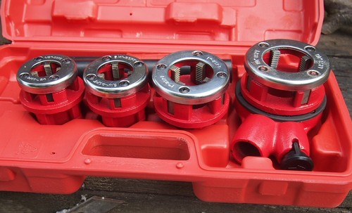 Manual pipe threading die - pipe, set