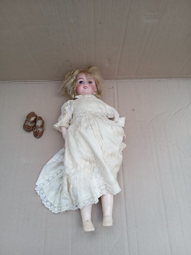 Antique french sfbj 301 - 301, bisque
