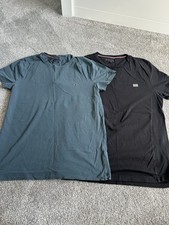 Tommy Hilfiger Men’s T Shirt Size Medium M Black Teal X 2 Pair Set Short Sleeve