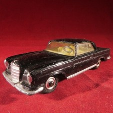 CORGI TOYS 230 MERCEDES BENZ 220 SE COUPE CAR