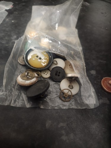 Assorted old buttons mixed - mixed, lot