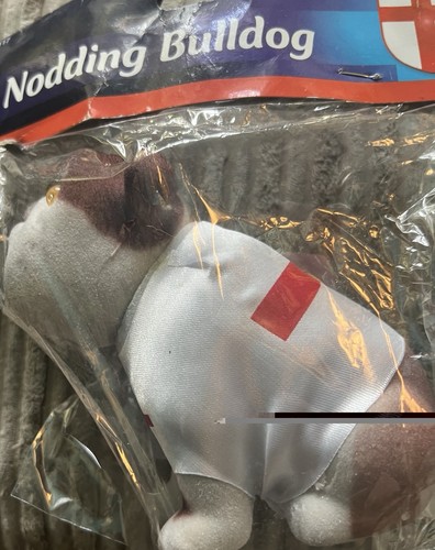 England nodding bulldog - england, world