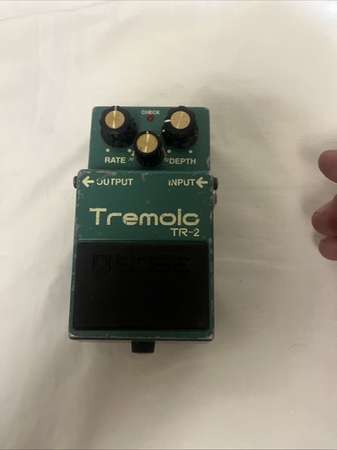 Boss tremolo pedal - tr-2.,