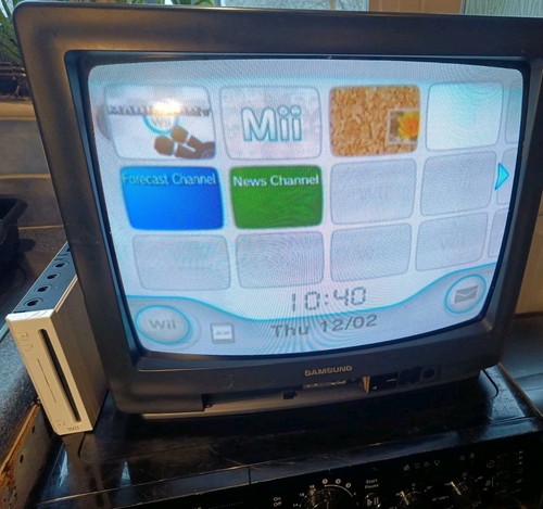 Samsung large retro - 20", tv