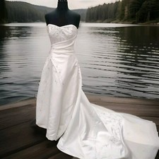 Wedding Dress by Maggie Sattera Couture size M USED