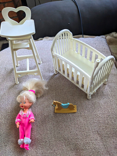 Barbie shelly includes white - shelly,