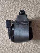 LR009238  front seat belt