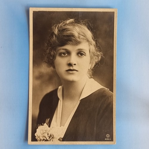 Edwardian actress postcard - actress,