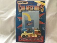 MATCHBOX CONNECTABLES GOLD RACING TRUCK - ON CARD - READ !