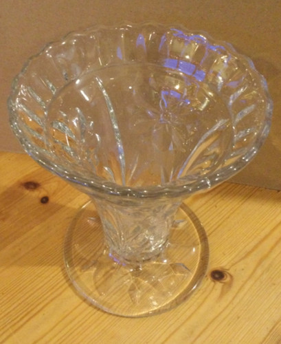 Heavy old glass vase - ., 7"