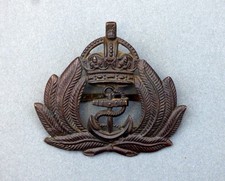 Scarce WWI Royal Naval Division officer's bronze cap badge.