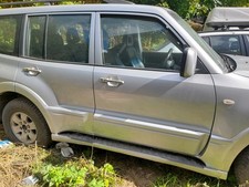 Mitsibushi Shogun 2006 Side