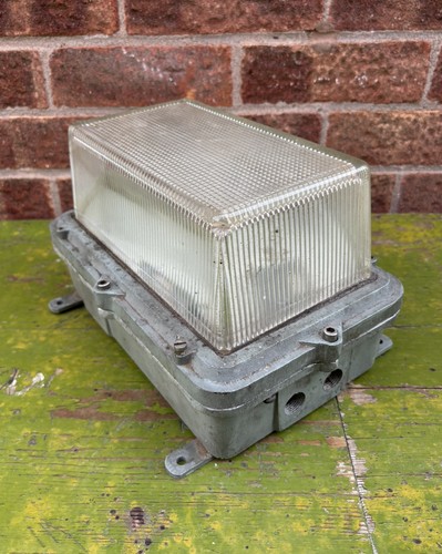 Vintage isolite industrial - vintage,