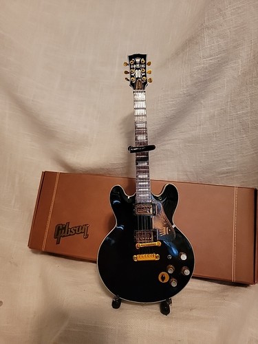 King lucille miniature - king,
