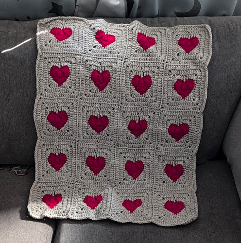 Crochet grey red granny - red,