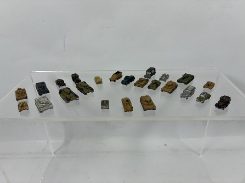 Lot ww11 miniature - of, 24