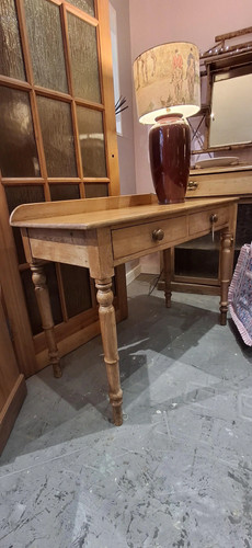 Antique victorian pine - antique, two