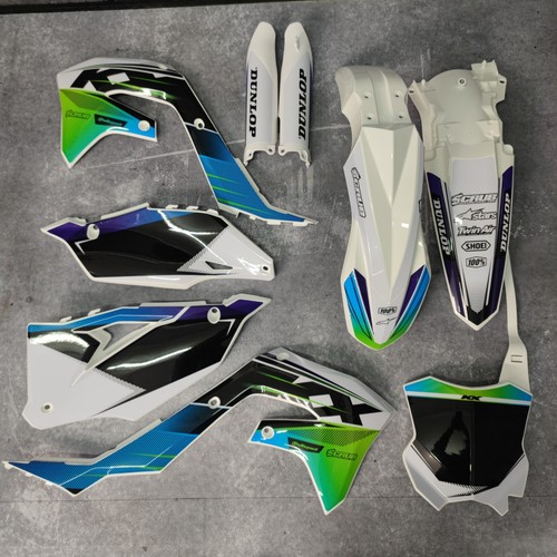 Plastics graphics kit - +,