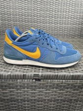 V RARE NIKE INTERNATIONALIST