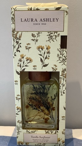 Bnwt laura ashley vanilla - laura,