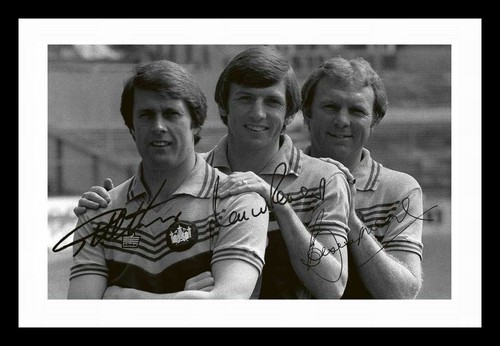 Bobby moore geoff hurst - bobby,