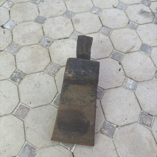 Blacksmith anvil cut off - cut,