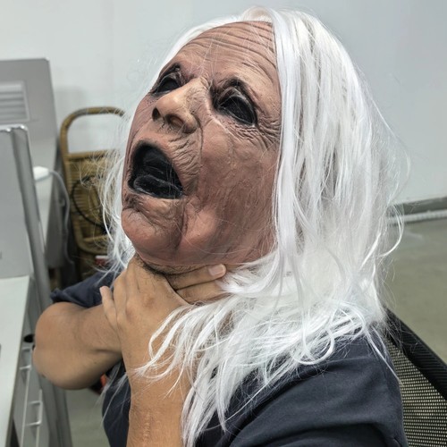 Realistic screaming granny - realistic,