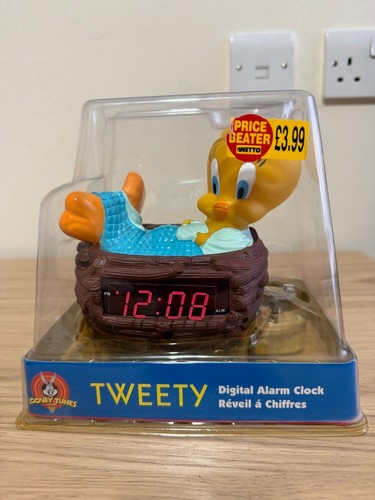 Vintage tweety bird - bed, alarm